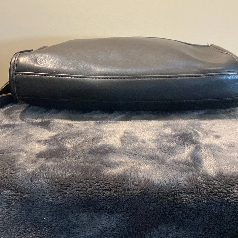 Coach vintage beautiful black bag. - Picture 3 of 9